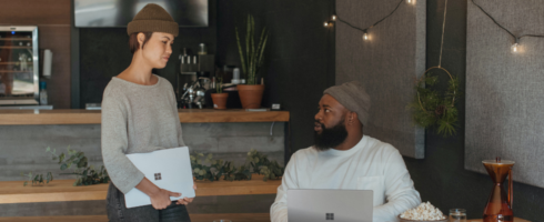 „Growth“, „Meeting“, „Update“: Mehr als ein Drittel aller Arbeitnehmer:innen wurde bereits durch Anglizismen ausgeschlossen